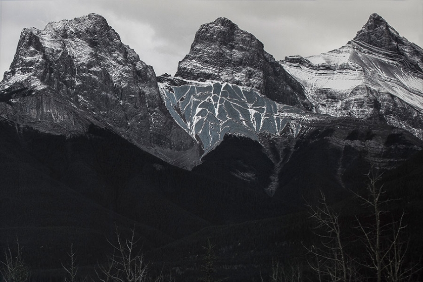 http://www.ww.mirunadragan.com/files/gimgs/th-12_Dragan11_TheMountainsAreMirrors6-web.jpg
